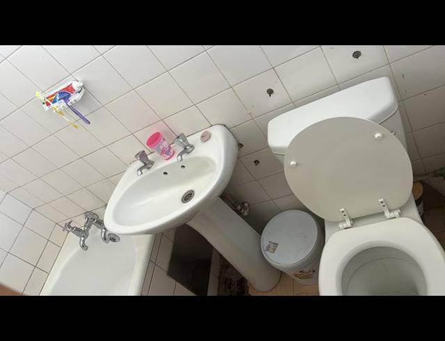 1 BEDROOM APARTMENT FOR SALE IN KEMPTON PARK